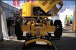 Steuereinheit und Blick auf die Achse der Zweiwege-Hebeb�hne RR14EY0-3G auf der InnoTrans 2012