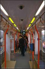 Innenraum mit Mehrzweckabteil des TW 3000 f�r die �stra in Hannover.