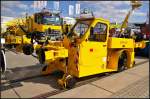 Bei dem ZRW35AEM der Firma Windhoff GmbH handelt es sich um ein Rangierfahrzeug f�r den Werkstattbereich. Angetrieben wird es elektrisch �ber Akku. Ausgestellt war das Fahrzeug auf der InnoTrans 2014 in Berlin

Daten: Zugkraft 35 kN, Anh�ngelast nominal 600 t, Eigengewicht 9 t, Spurbreite 1000 bis 1600 mm, Geschwindigkeit 8 km/h, Antriebsleistung 20 kW

