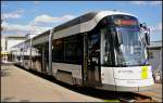 F�r das belgische Unternehmen De Lijn sind die neuen Flexity 2 von Bombardier gedacht. Neben den Stra�enbahnnetz in Gent wird auch die bekannte Strecke an der fl�mischen Nordseek�ste  Kusttram  betrieben, die zur l�ngsten Stra�enbahnlinie der Welt geh�rt. Die Tram stand w�hrend der InnoTrans 2014 in Berlin auf dem Freigel�nde.
<p>
Daten: Module 7, L�nge 43 m, Breite 2.3 m, Spurweite 1000 mm, Geschwindigkeit 70 km/h.
