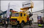 Zweiwege-Hebeb�hnenfahrzeug der spanischen Firma UROMAC - MAQUINARIA DEL EO, S.A..