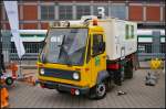 M�ser Ro-V 149.3 ist ein leichtes Zweiwege Schienenschleiffahrzeug.