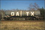 Vierachsiger Drehgestell-Kesselwagen der Gattung Zans des Einstellers GATX Deutschland mit einem Fassungsvermögen von 95.133 Liter.