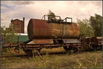 Dieser unbekannte zweiachsige Kesselwagen stand mit weiteren Güterwagen auf einem Abstellgleis in der Nähe des Historischen Lokschuppen am 25.08.2018 in Wittenberge