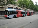 HHA 8713 am 27.6.2012 auf der Metrobus-Linie 5 nach Nedderfeld an der Haltestelle Gerhart-Hauptmann-Platz in der Mnckebergstr.