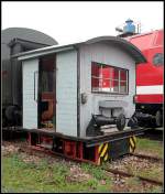 Akku-Schleppfahrzeug  Carl  im Bestand des TEV Weimar. Mit einem Achstand von 920 mm ist dieses Fahrzeug ein Unikat. Gebaut wurde es von der Papierfabrik Porstendorf bei Jena und wurde dort f�r den werksinternen Verschub eingesetzt (gesehen beim Eisenbahnfest des TEV zum Weimarer Zwiebelmarkt, Weimar 10.10.2009)