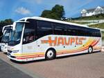 Volvo 9700 von Haupts aus Deutschland im Stadthafen Sassnitz.