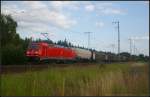 DB Schenker 185 230 mit einem gemischten Güterzug am 19.07.2013 in der Berliner Wuhlheide