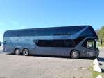 Neoplan Skyliner von Pecnik aus Österreich im Stadthafen Sassnitz.