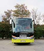 Frontansicht des SETRA 515 HD von BLAGUSS Reisen / Wien im September 2013 in Krems gesehen.