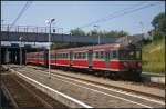 EN57-013 / 2120 870 steht in der Pause an Peron 5 um sp�ter nach Peron 3 umzusetzen.