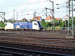 Eine ES 64 U2 der Wiener Lokalbahnen mit Flachwagen (Fulda, 2005)