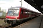 Ein Steuerwagen des Typs Wittenberge (Gattung Bybdzf) fährt zum Baumblütenfest nach Werder (Havel) (Berlin Schönefeld, 26.04.2008).