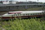 DR 175 016-5 (ex DR, Leihgabe DB Museum) ist nicht mehr fahrfhig, wird aber im Rahmen des mglichen von einem Verein instand gehalten (Berlin Lichtenberg, 27.04.2008).