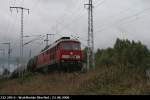 DB 232 295-5 (inzwischen umbenannt zu 233 295-5) mit Kesselzug bringt eine große Regenfront mit (Berlin Wuhlheide, 23.08.2008)