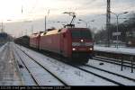 Railion 152 001-4 kommt mit einem gemischtem Gterzug am 14.01.2009 durch den verschneiten Bahnhof Berlin-Wannsee.