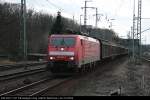 DB Schenker 189 003-7 (ohne Logo) mit einem Transwaggon-Zug zu später Stunde.