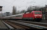 DB Fernverkehr 120 135-9 mit IC- und IR-Wagen (Berlin Greifswalder Str, 28.03.2009).