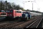 Hier  quetscht  sich die kleine MWB V252 an der groen 110 vorbei (Berlin Wannsee, 10.04.2009).