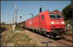 DB Schenker 185 156-7 mit Eaos-Wagen bei der Ausfahrt von den Ausziehgleisen (NVR-Nummer: 91 80 6185 156-7 D-DB,  gesichtet Wustermark-Priort 20.08.2009)