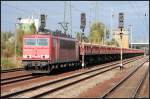 RAILION Logistics 155 011-0 mit Seitenentladewagen in Berlin Schönefeld, 26.09.2009