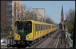 Wagen 1004 (Typ HK, Baujahr 2001) kurz vor dem Bahnhof Nollendorfplatz auf der U2 nach Ruhleben (Berlin Nollendorfplatz 18.04.2010)