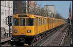 Wagen 626 (Typ A3L 92, Baujahre 1993/94) kurz vor dem Bahnhof auf der U2 nach Ruhleben (Berlin Nollendorfplatz 18.04.2010)