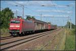 DB 152 152-5 mit einem leichten und kurzen Gterzug Richtung Michendorf oder Seddin (gesehen Nuthetal-Saarmund 16.06.2010)