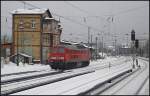 Solo fhrt DB Schenker 233 441-5 am Stellwerk Berlin Greifswalder Strae vorbei (31.12.2010)