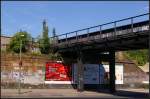 Blick auf eine der alten Yorckbrcken auf der Berliner Stadtteilgrenze Kreuzberg und Schneberg. Von ursprnglich 45 Brcken sind noch 10 in Betrieb und 23 werden nicht mehr genutzt und rosten vor sich hin. Seit 2008 sollten von den restlichen Brcken eigendlich fnf erhaltenswerte Brcken saniert werden, doch sichtbar passiert ist nichts (Berlin Kreuzberg / Schneberg 04.06.2011)