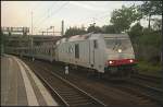 Zurück nach Maschen geht es mit den belgischen Laaers-Wagen und ITL 285 103-8 am 27.08.2011 durch Hamburg-Harburg.