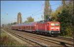 Nach Schwedt (Oder) schiebt DB Regio 114 028 den RE3 am 30.09.2011 durch Berlin Karow