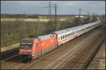 Mit einem IC ist DB Fernverkehr 101 119-6 in Nuthetal-Saarmund am 25.02.2012 unterwegs.