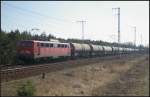 DB Schenker 140 621-4 mit Zas-Wagen aus dem Gegenlicht (gesehen Berlin Wuhlheide 22.03.2012)