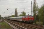 Am Ende des von 101 064-2 gezogenen IC2426 lief DB Fernverkehr 218 345-7 mit (gesehen Berlin-Karow 27.04.2012)