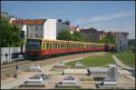 Neubaucharme am Ostkreuz: Ein Zug der S41 Ringbahn fhrt in den neuen S-Bahnhof Ostkreuz ein (10.05.2012)