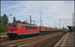 DB Schenker 155 134 mit Fans-Wagen am 19.06.2012 in Berlin Schnefeld Flughafen