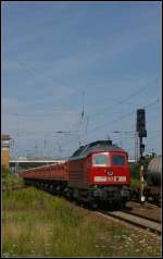 DB Schenker 233 233-6 mit Fans- und Niederbordwagen am 23.07.2012 in Berlin Schnefeld Flughafen