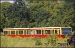 S-Bahn-Entgleisung Berlin Tegel: Zwei abgestellte Wagen des Unglgszugs auf einem Stumpfgleis Hhe Stellwerk Tegel.