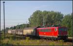 DB Schenker 155 151-4 mit vier Güterwagen am 11.09.2012 in Berlin-Buch