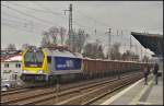 NBE RAIL Polska 264 002, ein Tochterunternehmen der NBE RAIL GmbH,  mit einem Zug Bruchstein nach Sczcezin am 30.03.2013 Hhe Berlin-Karow. Dummerweise versagte der Akku als der Zug noch etwas entfernt war, daher die  Qualitt . Hoffentlich bald wieder an der  Kesselstrecke ....