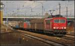 DB Schenker 155 077 mit einem gemischten Gterzug am 07.04.2013 in Berlin Schnefeld Flughafen