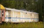 ShowTrain 51 80 92-45 422-3 D(Gen) 998 ist der Generatorwagen zum 300 Meter langen Veranstaltungszug. Dieser Wagen stand am 15.09.2013 auf einem der vielen Gleise des ehemaligen Betriebswerk von DB Regio in Lutherstadt Wittenberg. Interessant ist, das auf der DB-Webseite der Zug noch beworben wird, obwohl die Wagen schon seit Jahren in Wittenberg stehen und in schlechtem Zustand sind.