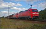 DB Schenker 152 041-0 mit der Schwesterlok 152 151 und Falns-Wagen am 01.10.2013 durch die Berliner Wuhlheide