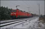 DB Schenker 152 015 und 152 115 mit Falns-Wagen am 28.01.2014 in der Berliner Wuhlheide