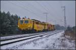 Eiffage Rail Gleis- und Weichenstopfmaschine Plasser & Theurer UNIMAT 09-32/4S Dynamic mit Plasser & Theurer SSP 110 SW am 28.01.2014 in der Berliner Wuhlheide. Gru an den Tf! (NVR-Nummer 97 43 5550 117-8 D-ERD)