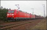 DB Schenker 185 053 und 185 062 fuhren mit einem Erz-Zug am 13.02.2014 durch die Berliner Wuhlheide