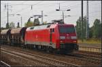 Die Nrnberger 152 163-2 von DB Schenker hielt am 06.09.2014 mit Facns-Wagen zum Personalwechsel im Bahnhof Berlin Schnefeld Flughafen