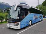 Setra S 515 HD des Busunternehmens VANDROVC aus Slowenien steht auf dem Busplatz am Königsee im Juni 2022