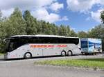 Setra 516 HD von Buck's Reisen aus Deutschland mit Anhänger in Plau am See.